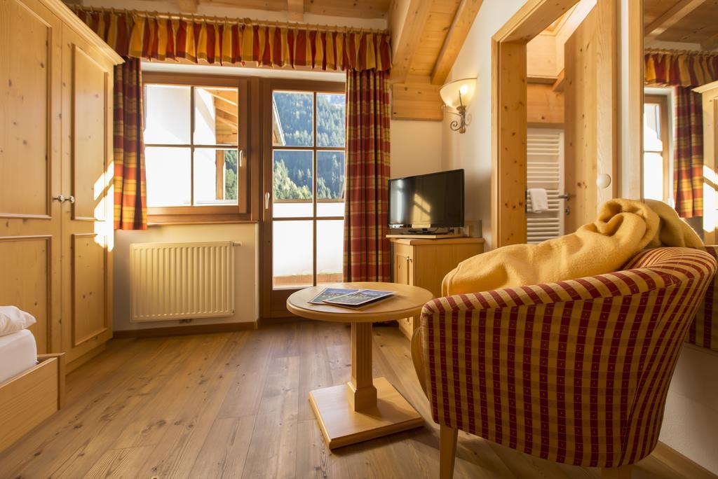 Single Room Balcony,399502617:JPEG