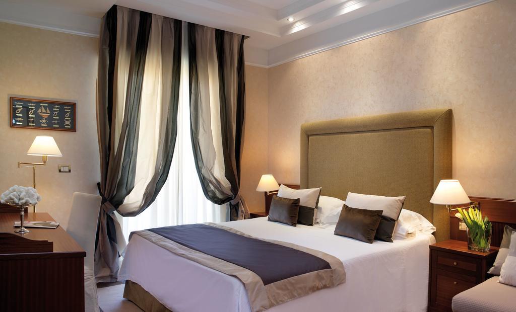 Deluxe Double Room Pedestrian Promenade View