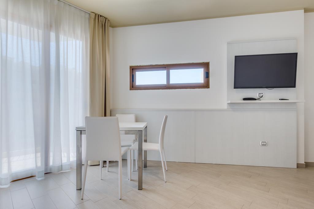 One-Bedroom Apartment,422276010:JPEG