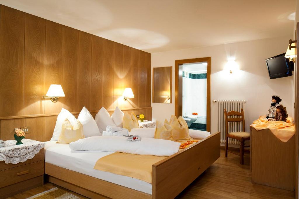 Standard Double Room,917588479:JPEG