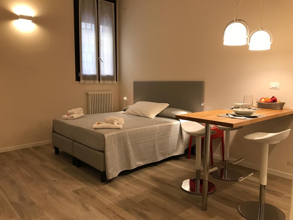Deluxe Studio