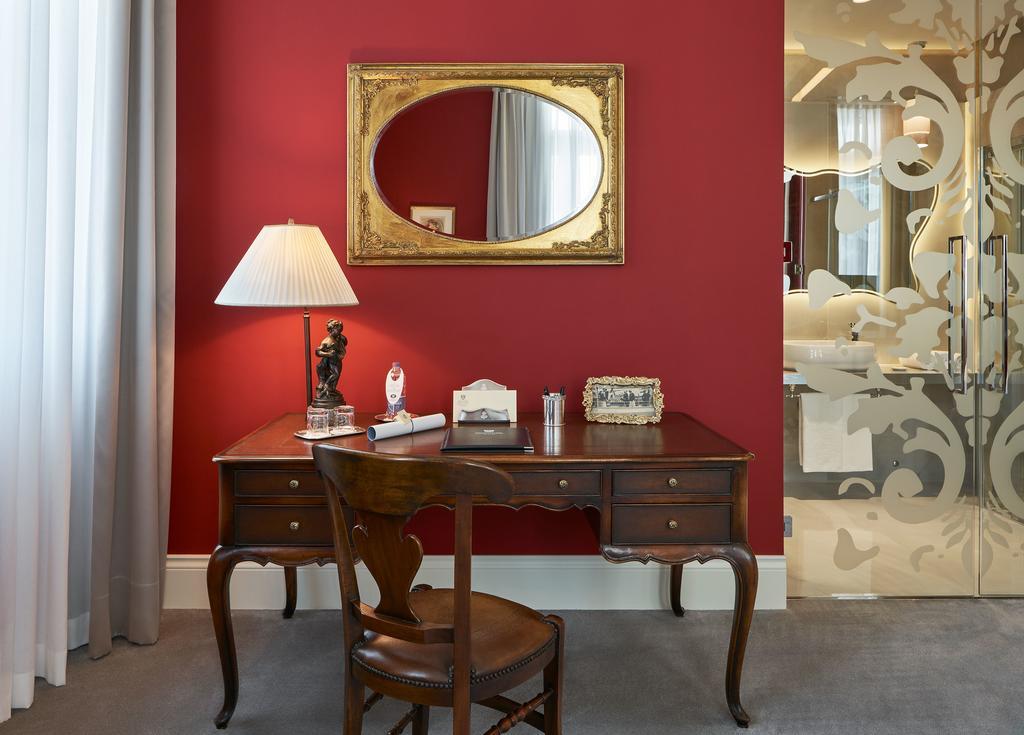 Suite Square View