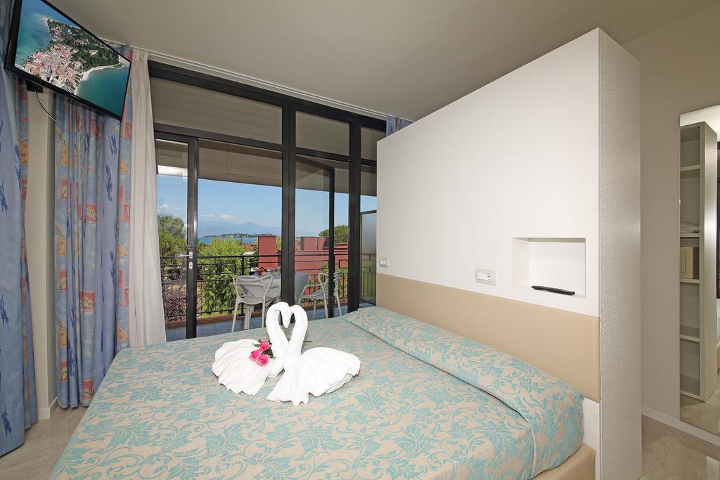 Suite Lake View,449565714:JPEG