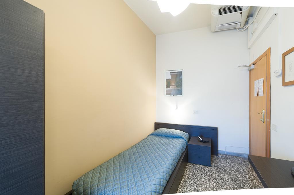 Camera Singola con Bagno in Comune