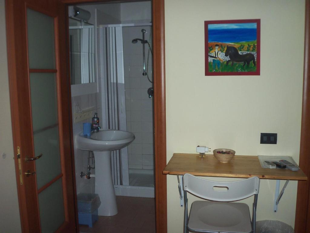 Classic Single Room Private Bathroom,917156713:JPEG