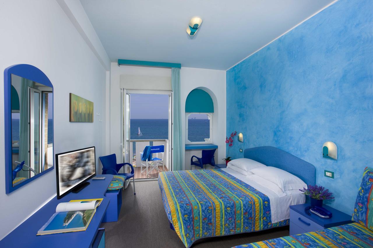 Double or Twin Room Sea View