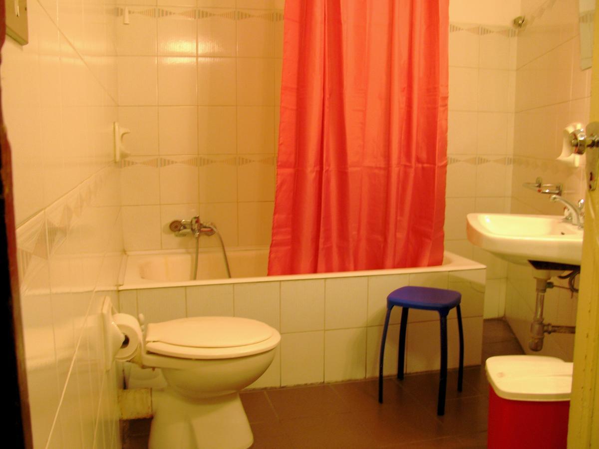 Camera Economy Doppia con Letti Singoli con Bagno in Comune