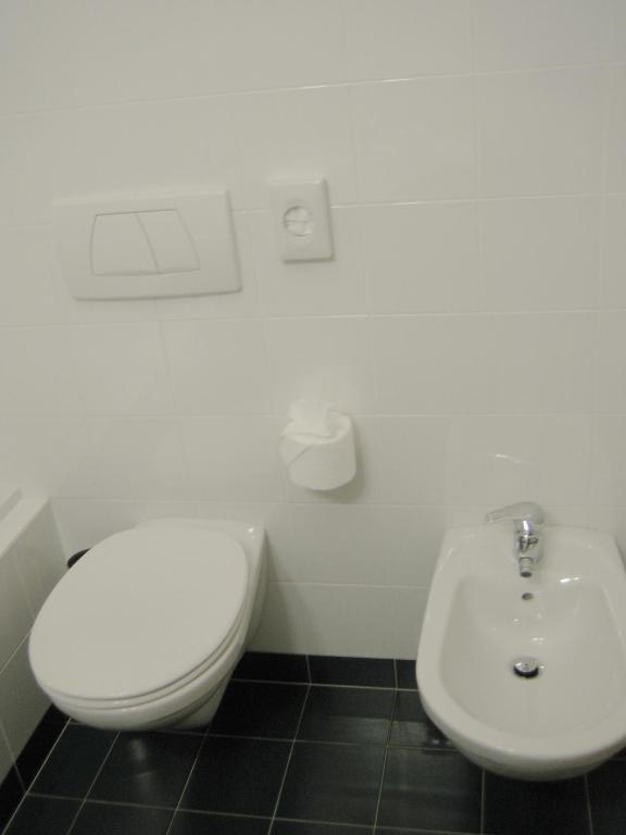 One-Bedroom Apartment,644857800:JPEG