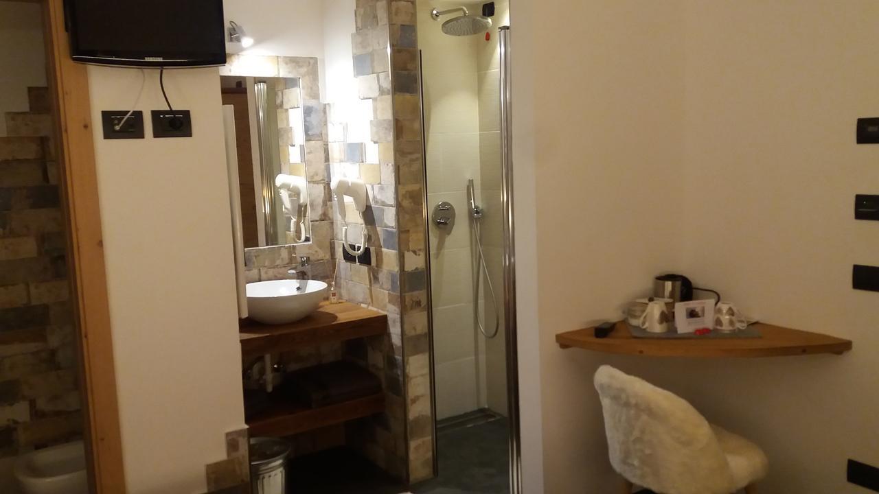 Double or Twin Room Private Bathroom