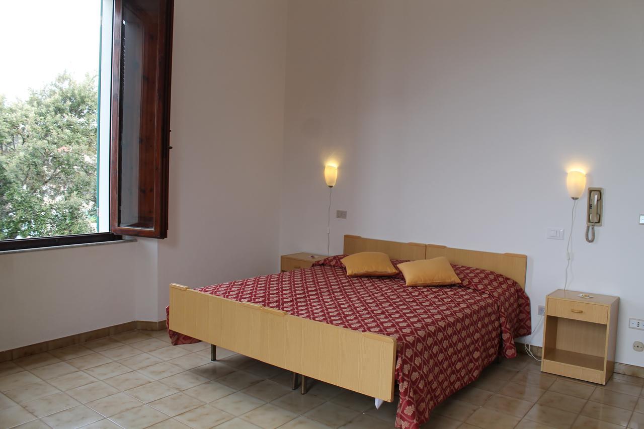 Large Double or Twin Room,608827776:JPEG