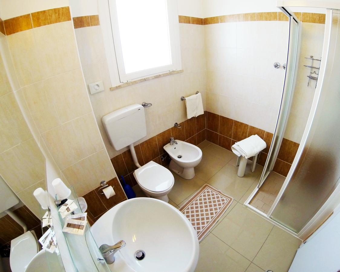 Camera Tripla