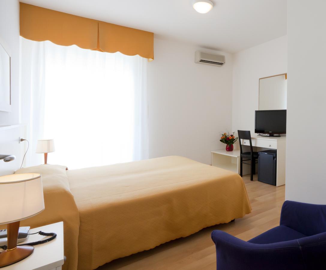 2 Doppelzimmer mit Verbindungstür