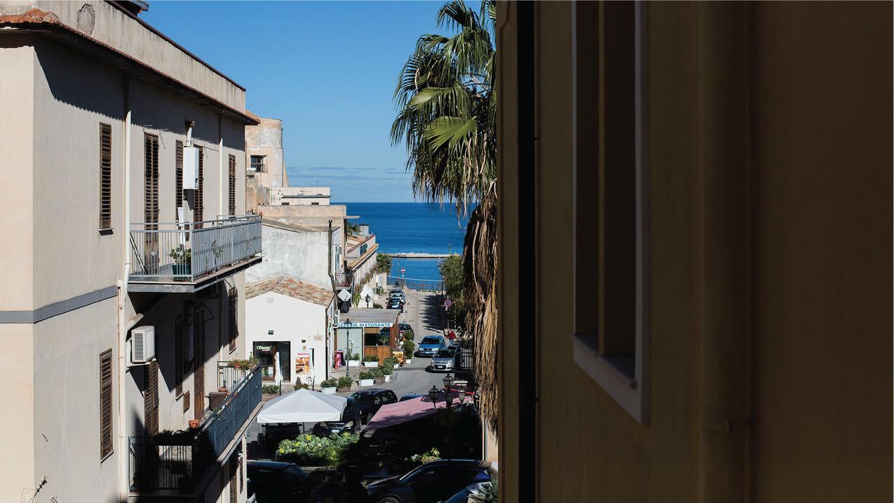 Deluxe Double Room with Balcony and Sea View
