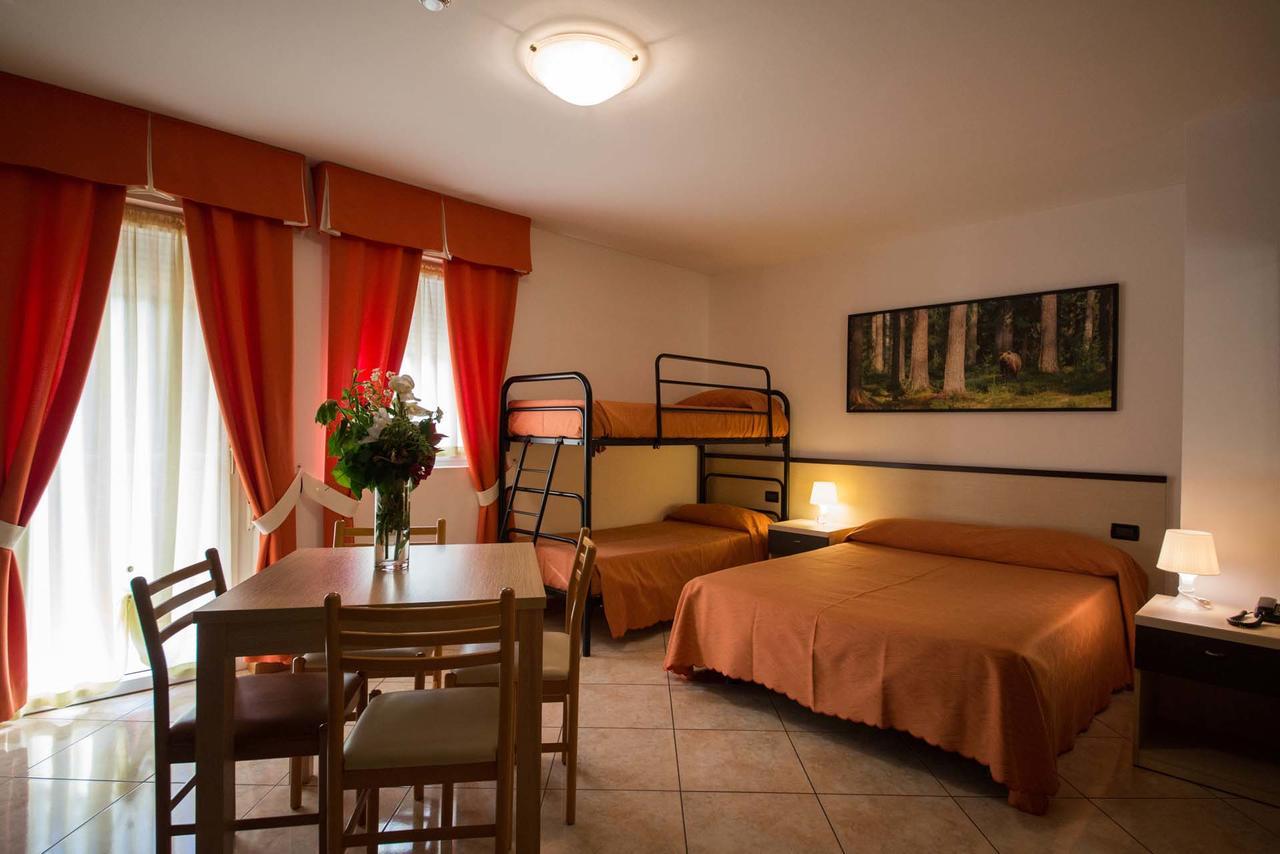 Vierbettzimmer mit Balkon