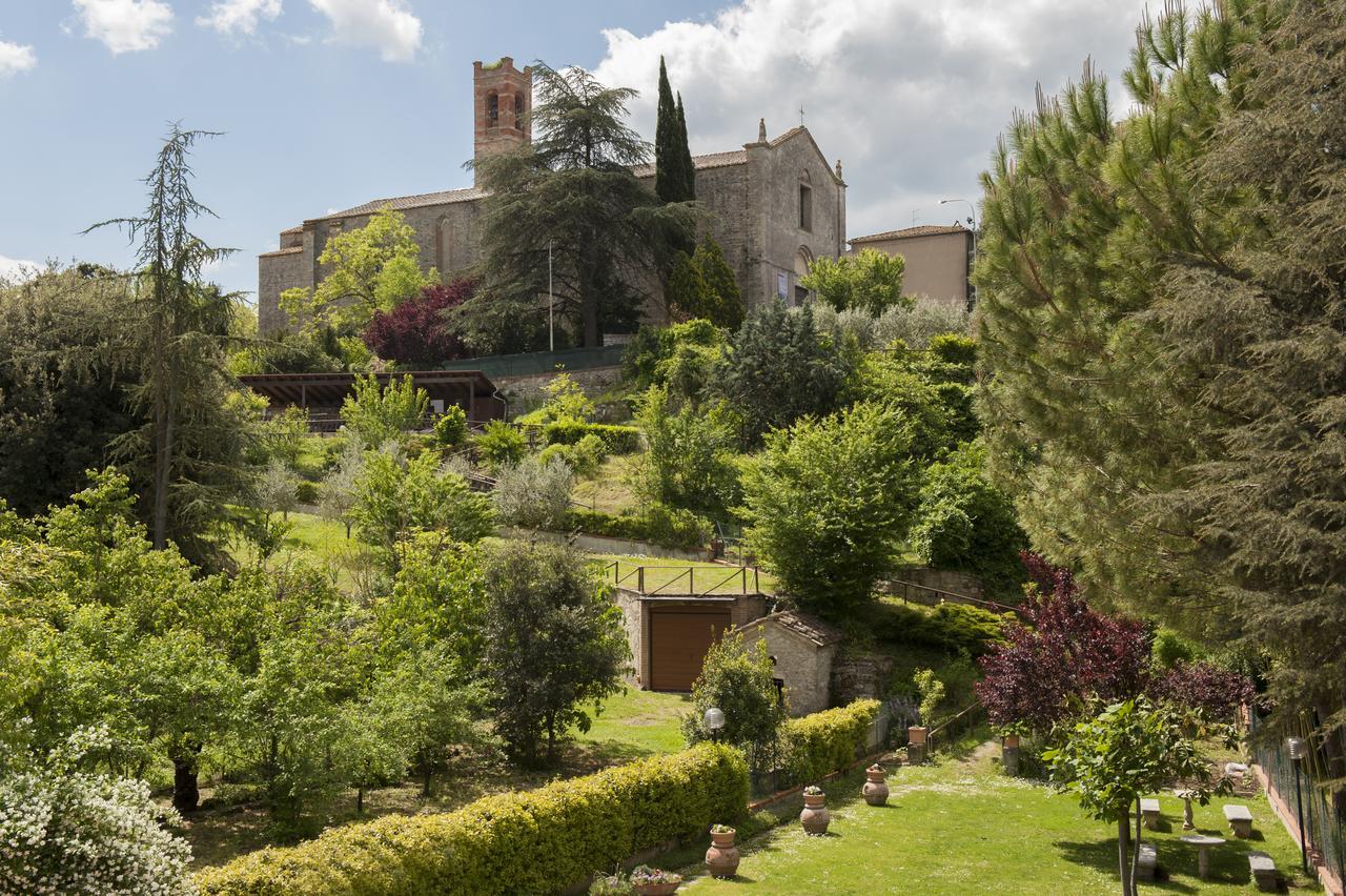 Camera Matrimoniale con Vista Giardino
