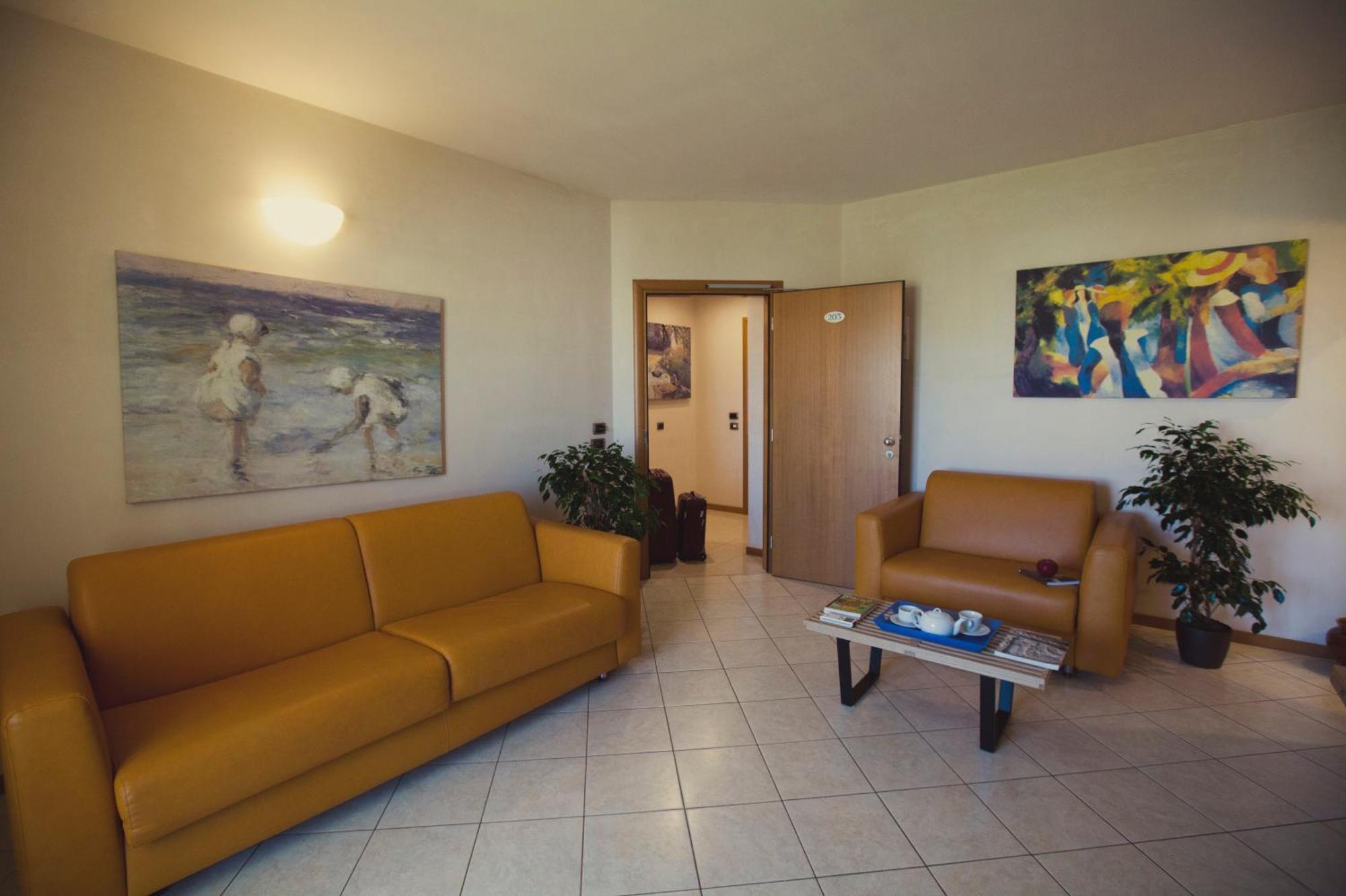 One-Bedroom Apartment,640178778:JPEG