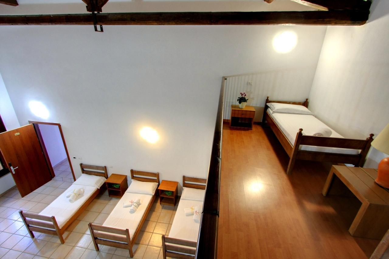 Bed 6-Bed Female Dormitory Room