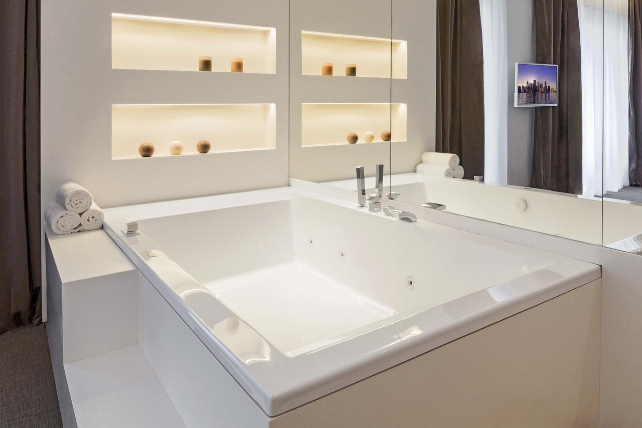 King Room Spa Bath