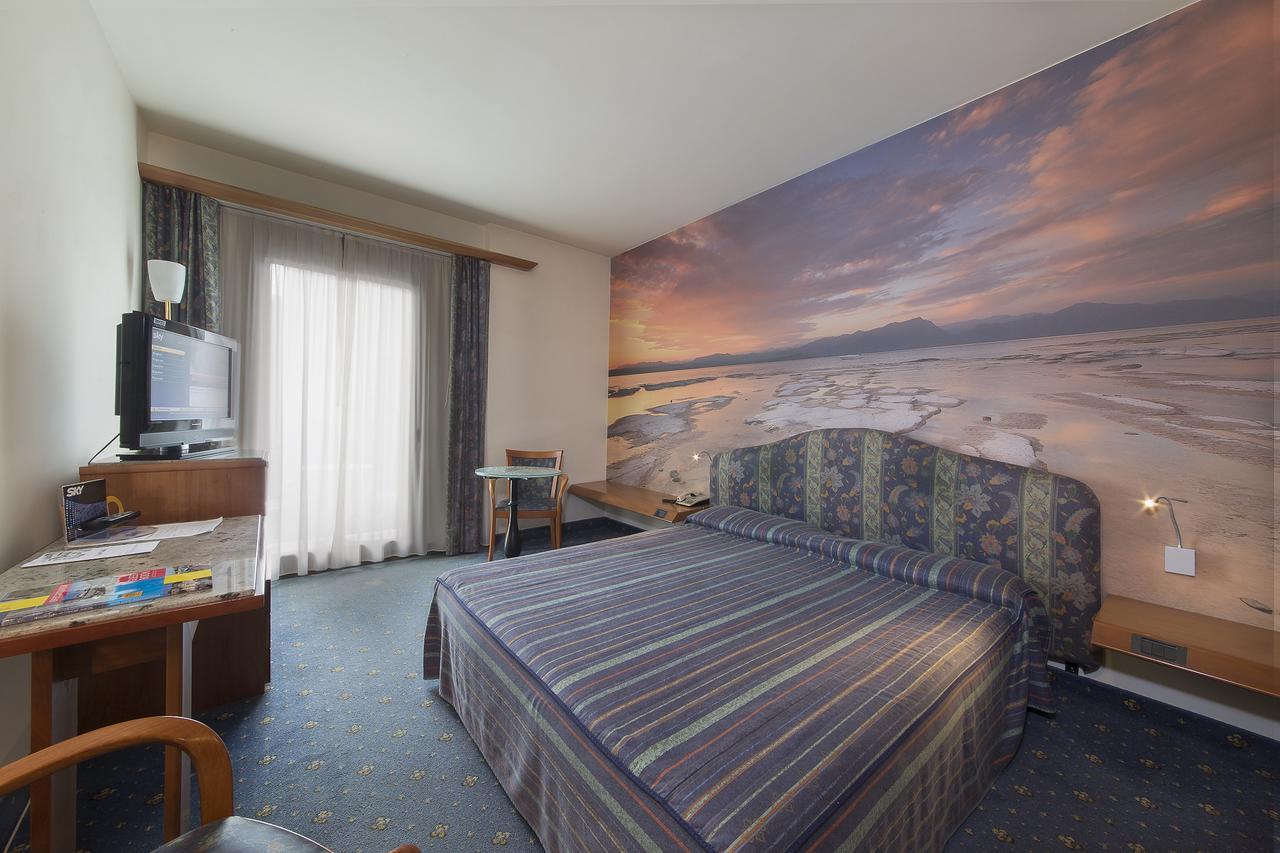 Doppel- oder Zweibettzimmer