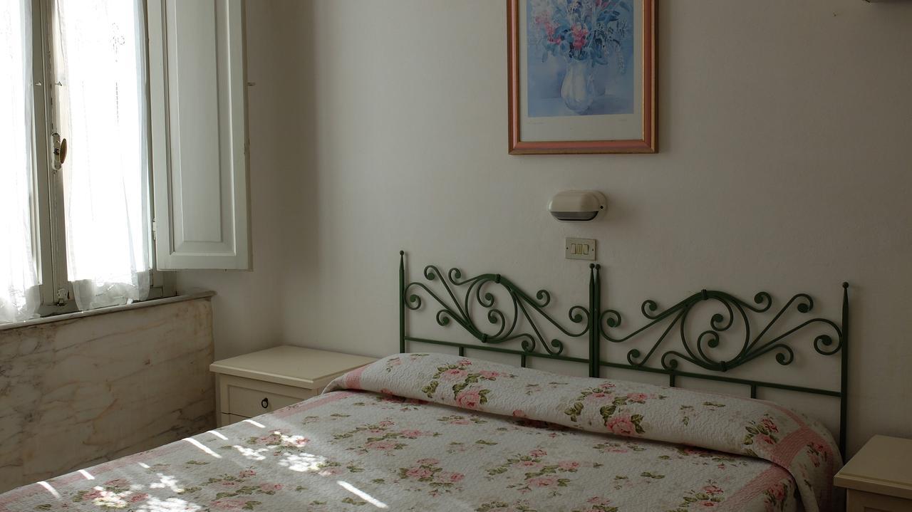 Large Double Room,648800382:JPEG