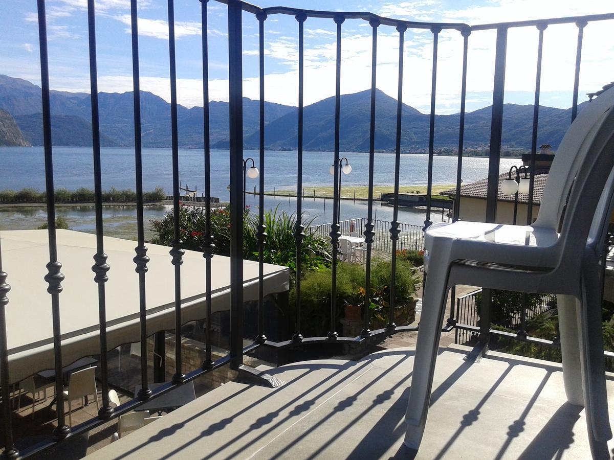 Camera Matrimoniale con Vista Lago