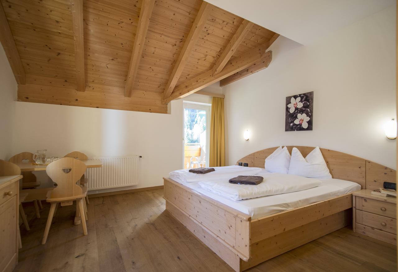 Doppel- oder Zweibettzimmer