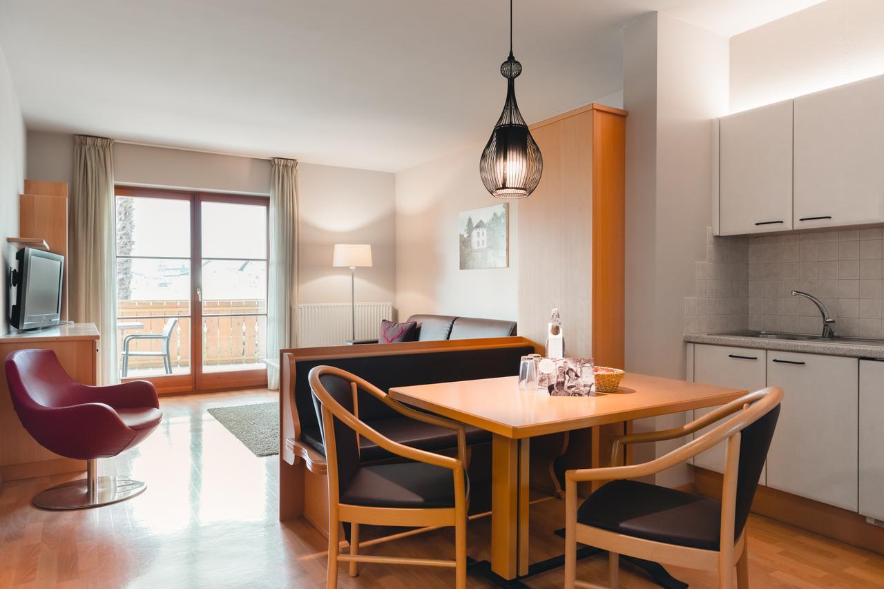 One-Bedroom Apartment Balcony,670179810:JPEG