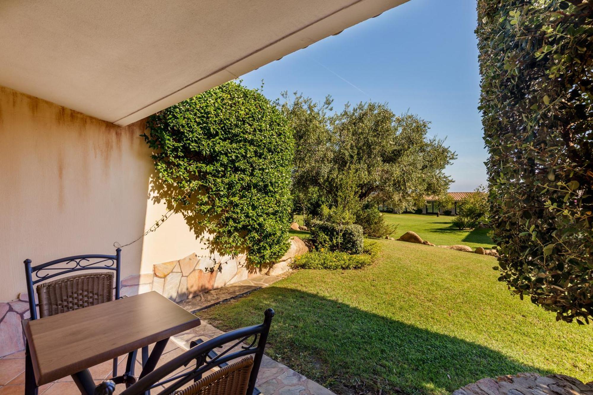 Double or Twin Room Garden View