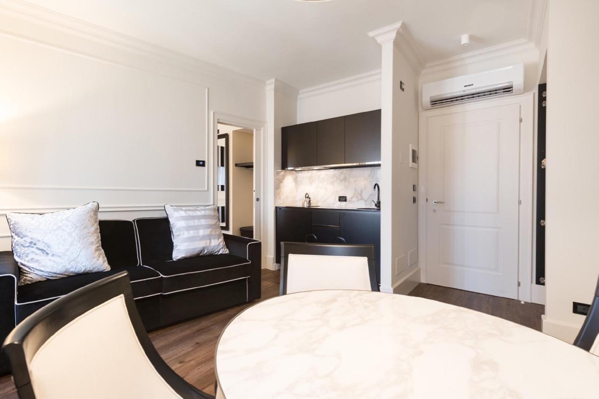 Deluxe One-Bedroom Apartment