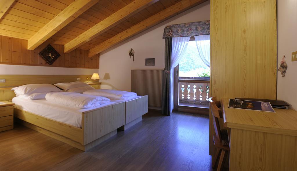 Quarto com Cama de Casal ou 2 de Solteiro
