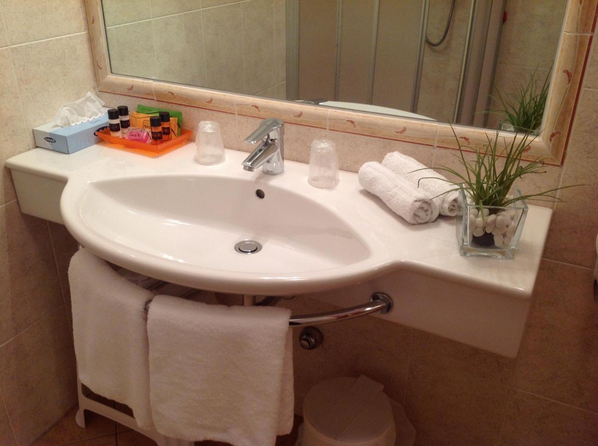 Triple Room,685367937:JPEG