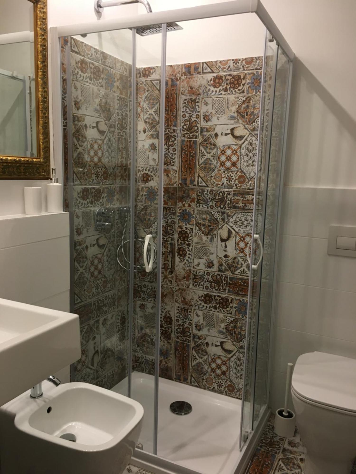 Double Room Private Bathroom,642737775:JPEG