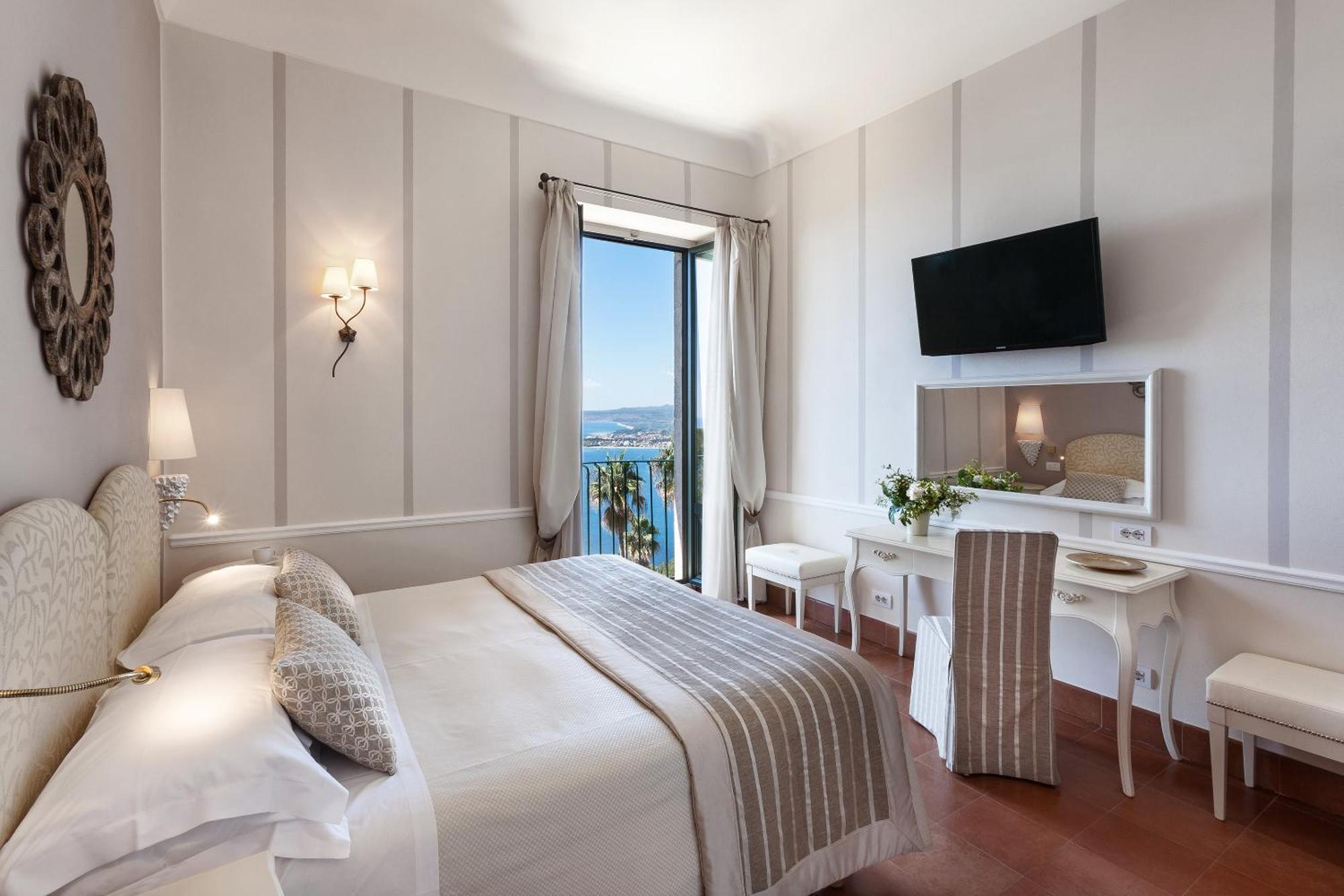 Double or Twin Room Sea View