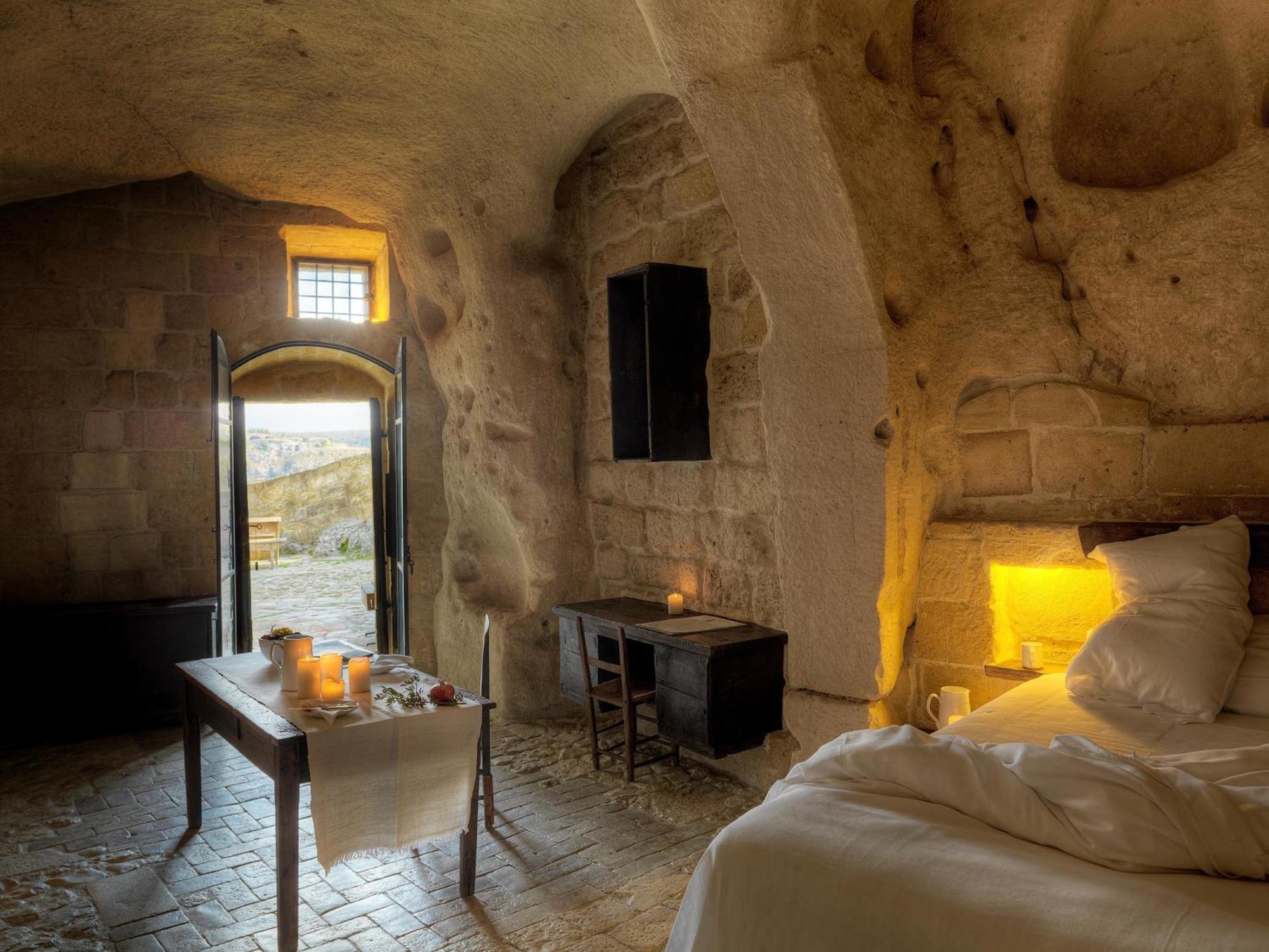 Superior Room Cave