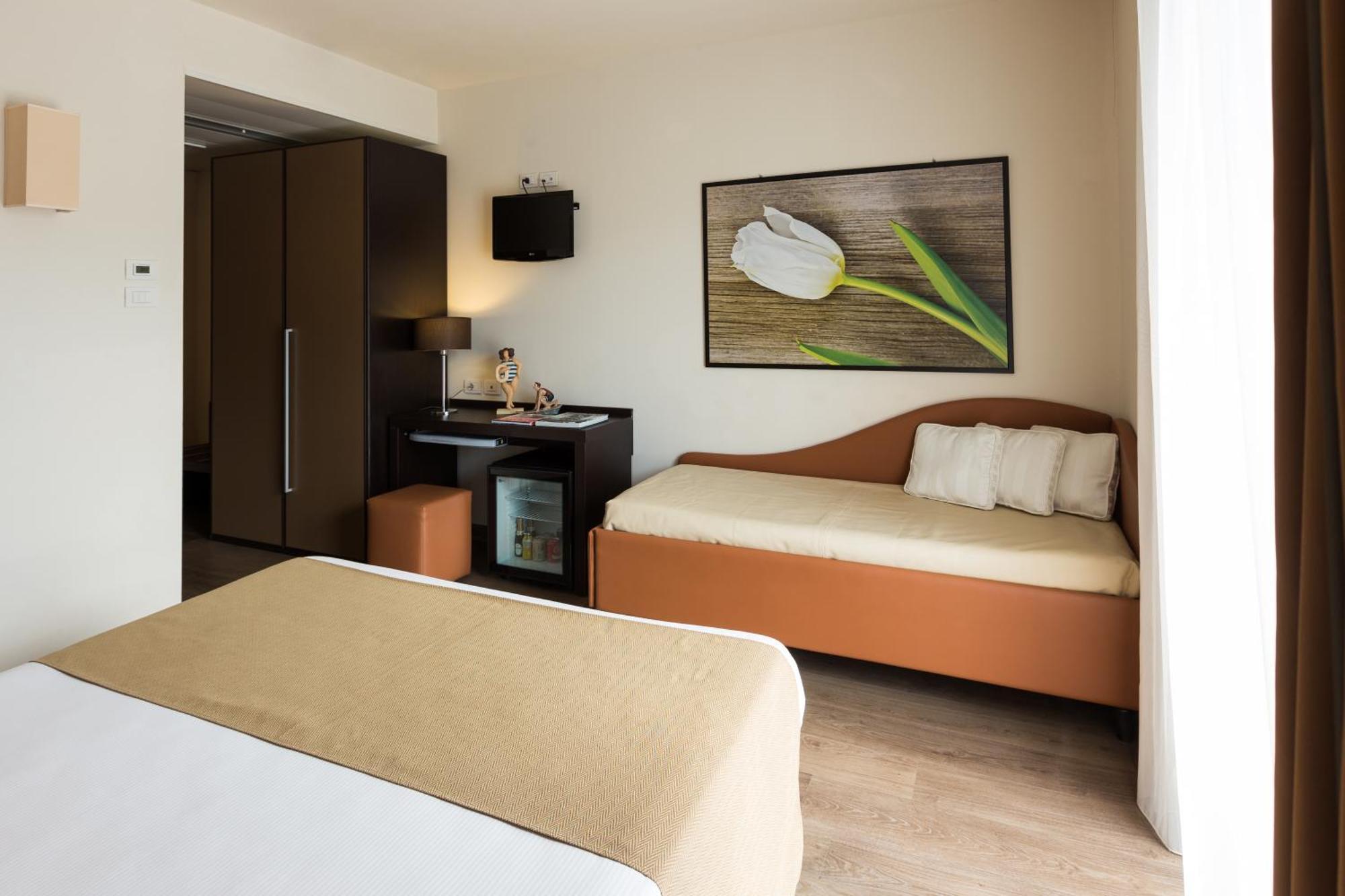 Triple Room Balcony Lake View