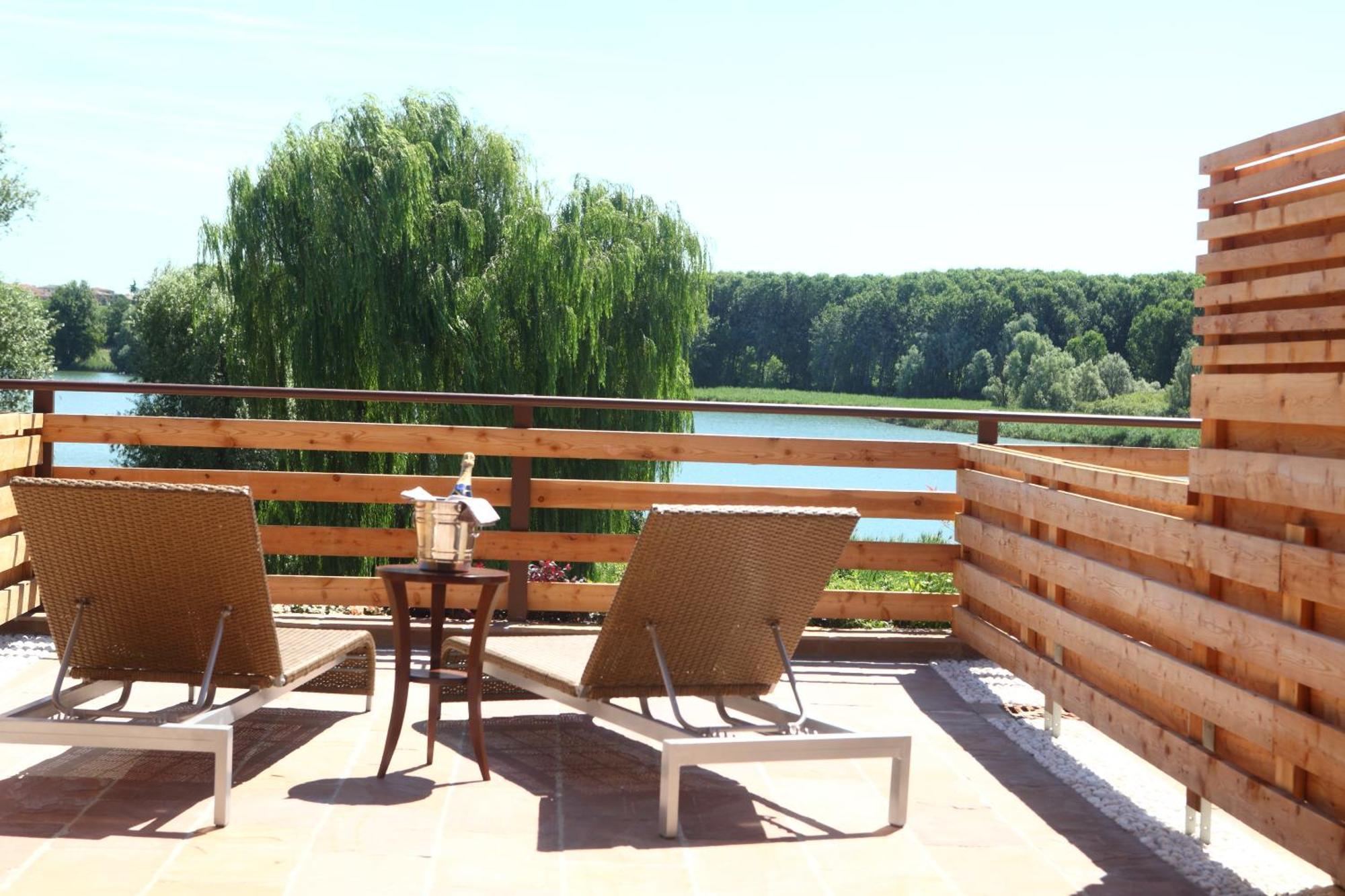Double Room Terrace Lake View