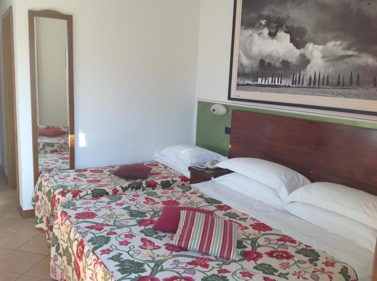 Triple Room Patio,830871734:JPEG