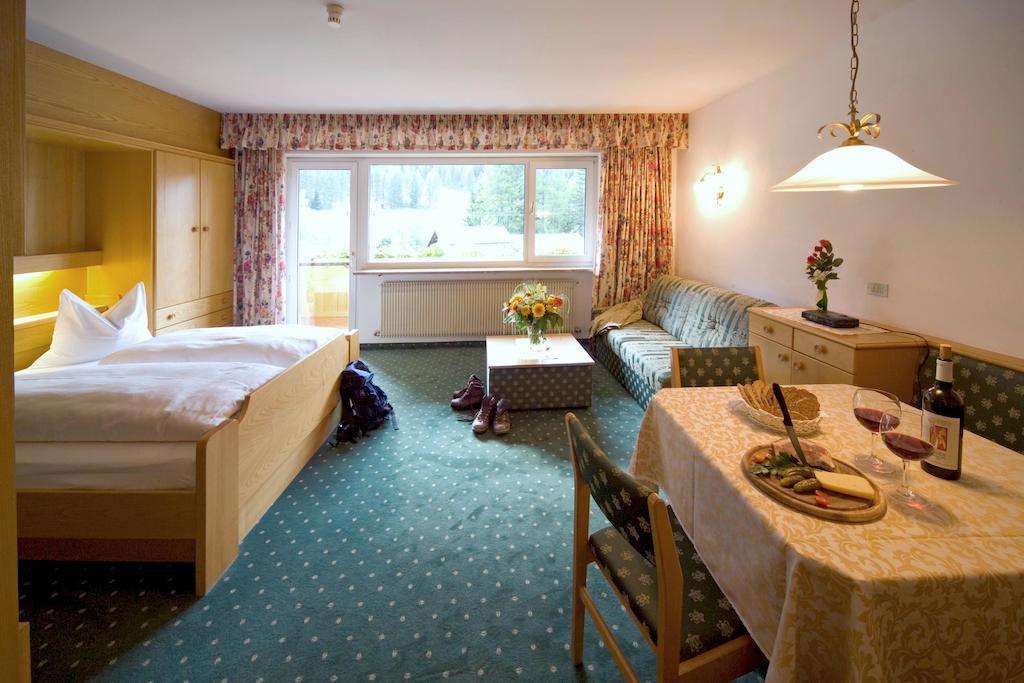 Doppelzimmer mit Balkon
