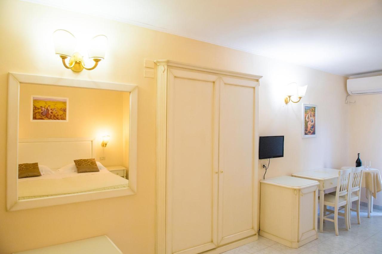 Double Room,806120136:JPEG