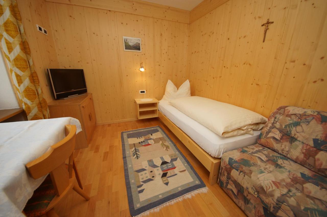 Single Room,744560575:JPEG