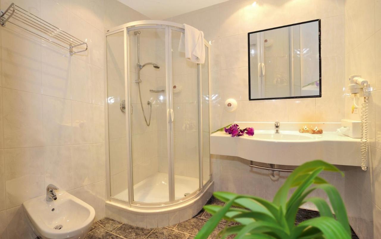 Familiensuite mit Balkon