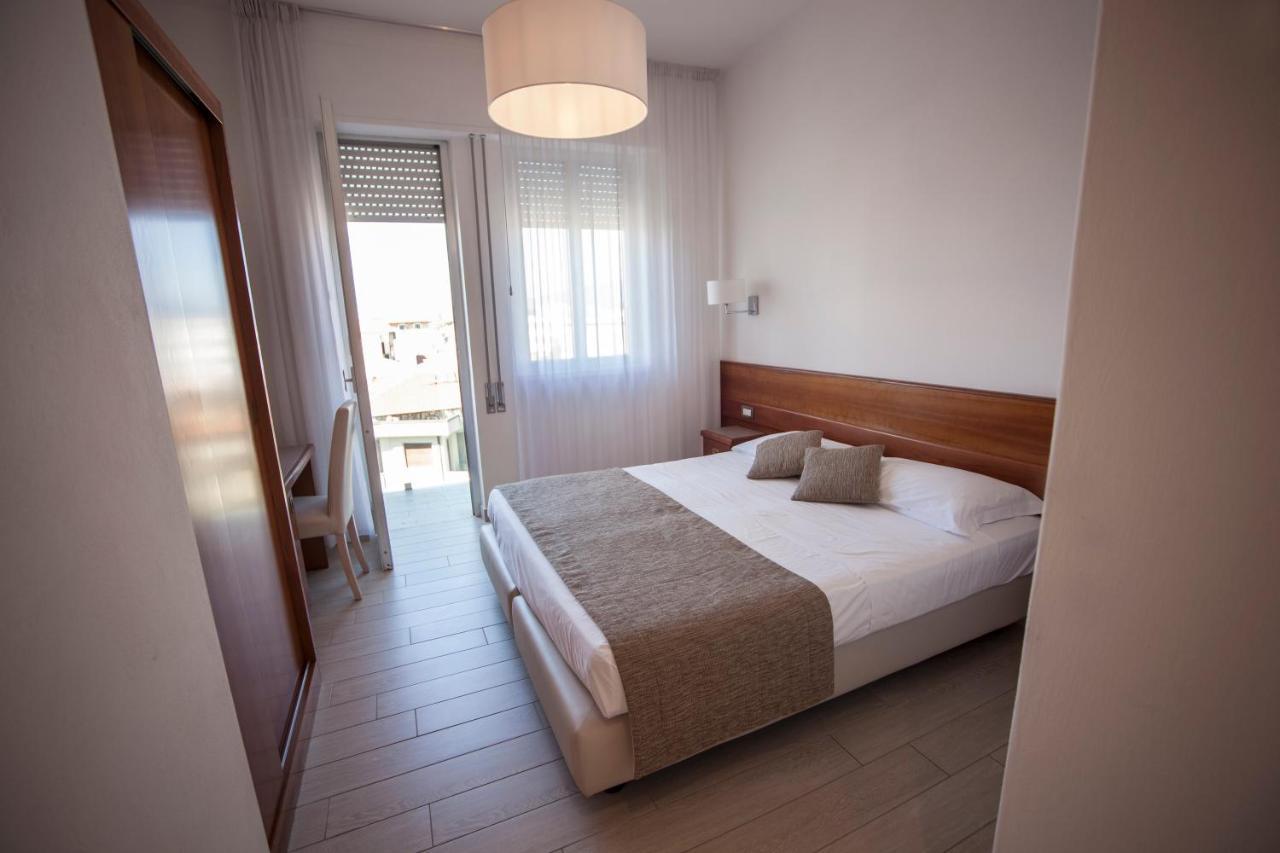 Doppel- oder Zweibettzimmer mit seitlichem Meerblick - Zugang zum Strand
