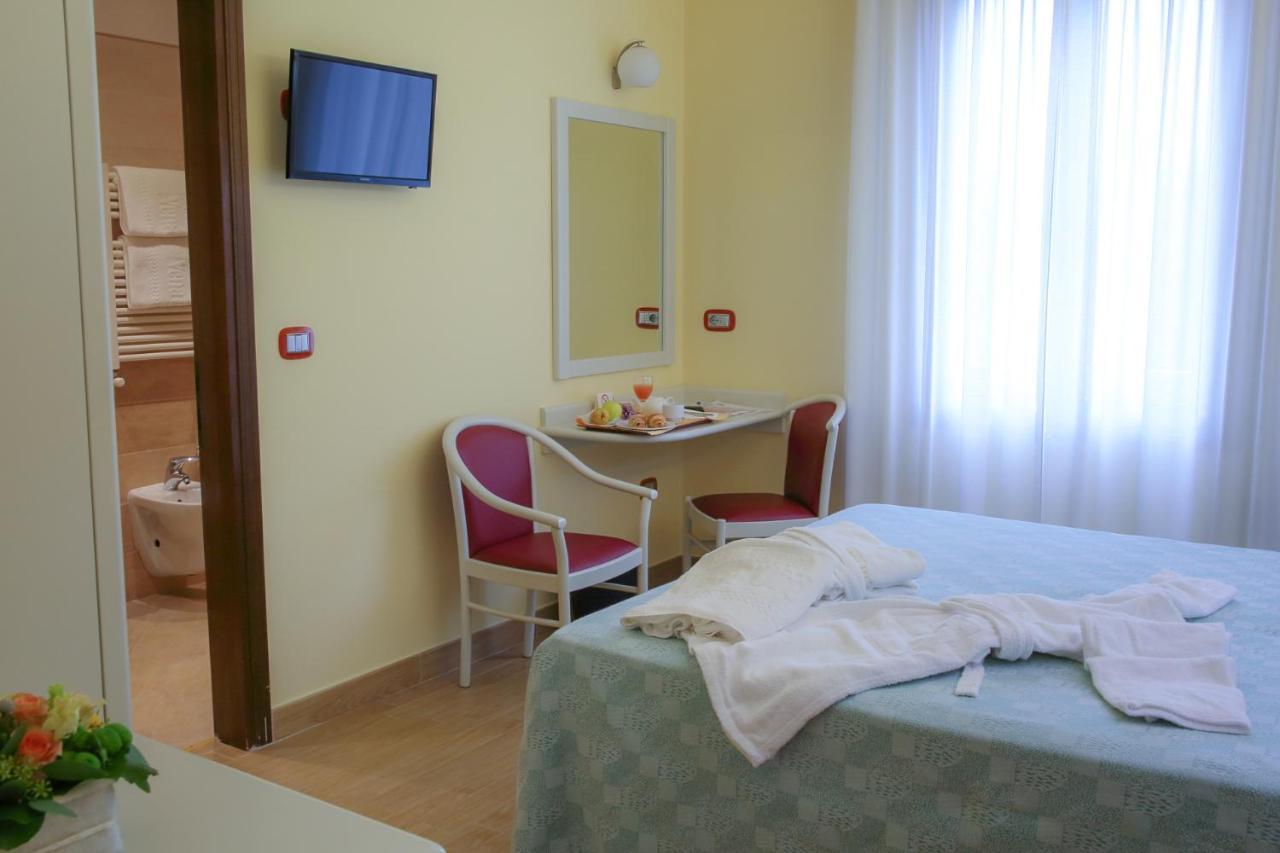 Double or Twin Room,766453768:JPEG