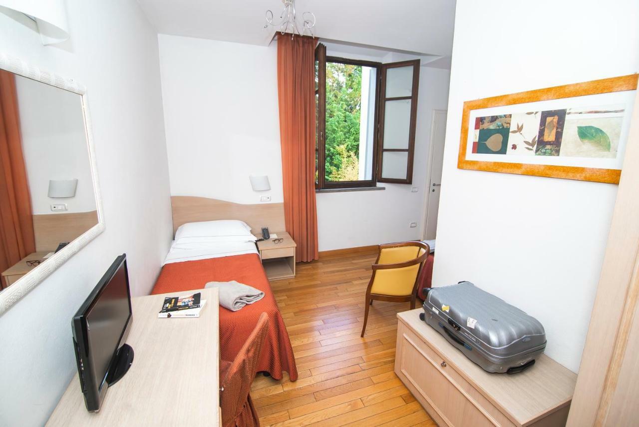 Camera Doppia con Letti Singoli