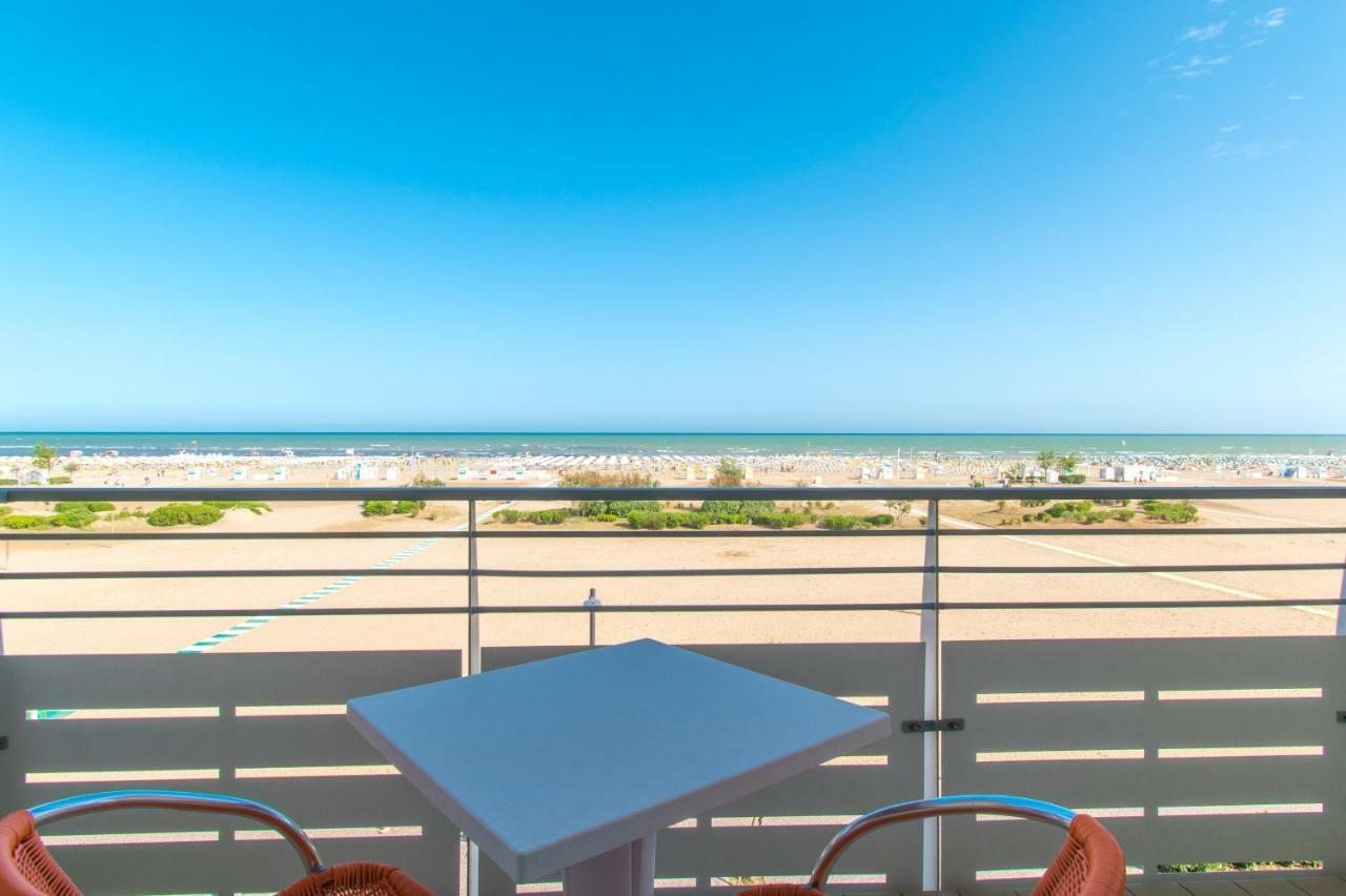 Double Room Balcony Sea Front,807851334:JPEG