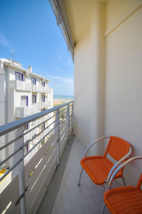 Family Room Balcony Side Sea View,812357320:JPEG