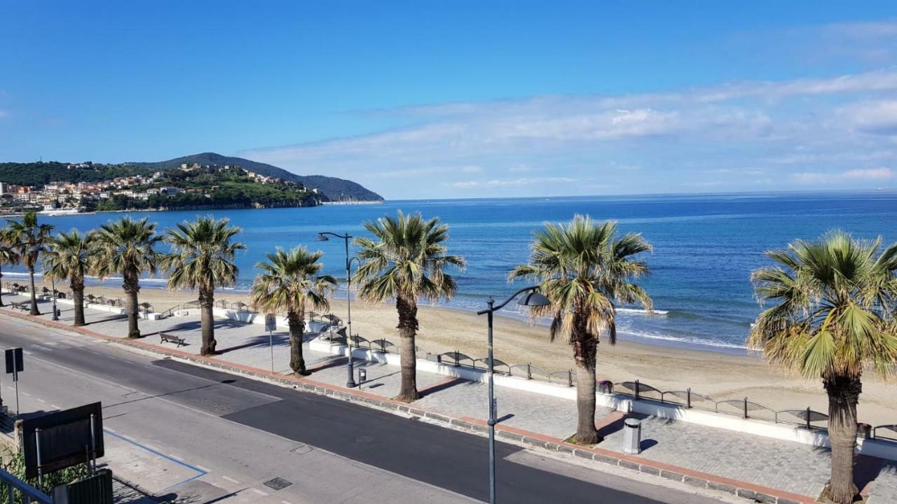Camera Tripla con Vista Mare