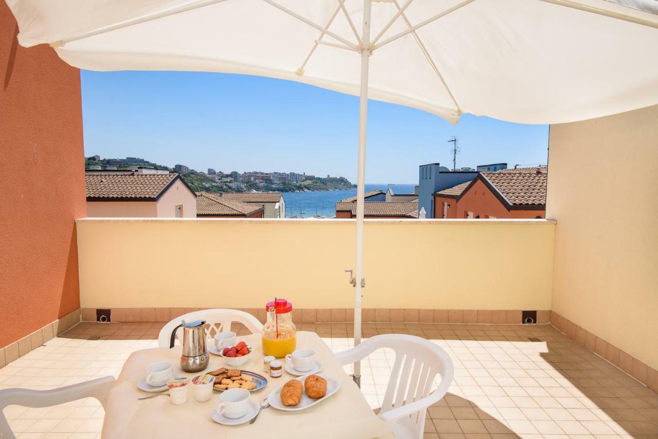 One-Bedroom Apartment Sea View