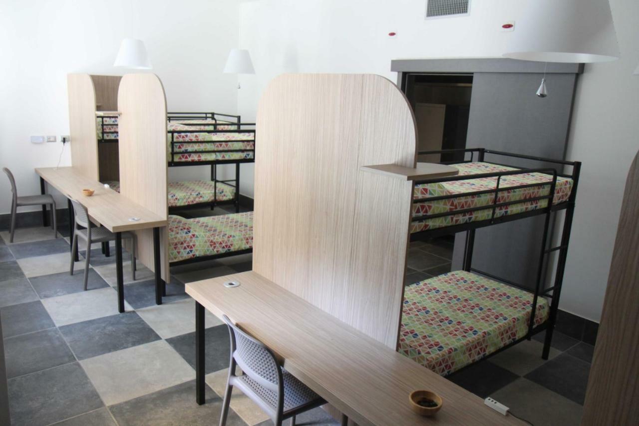 Bed 8-Bed Mixed Dormitory Room