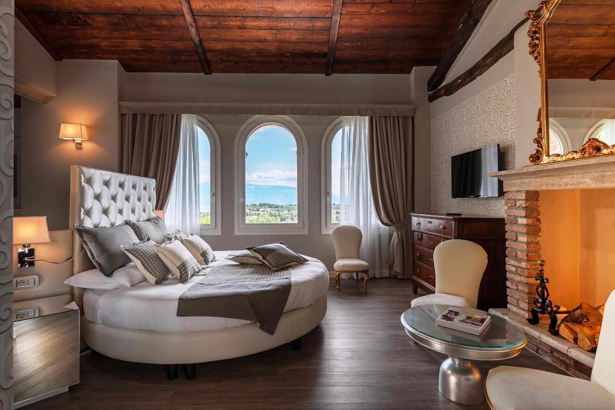 Romantic Suite Whirlpool